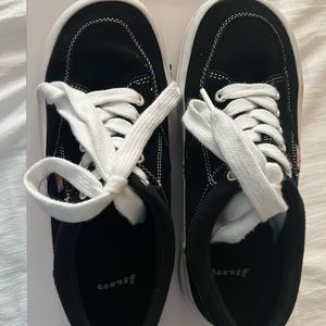 UNIF Phoebe Shoes Size 8